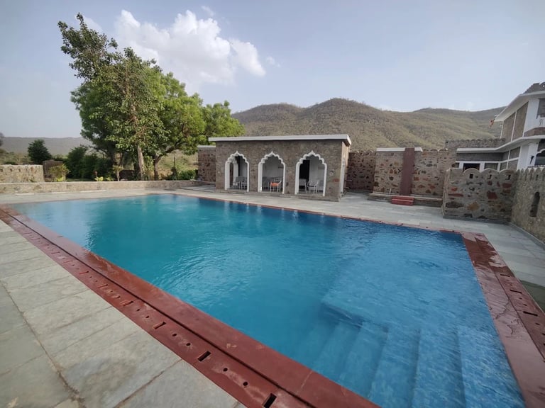 Infinity pool overlooking the Aravalli hills by day